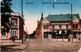 Karczag. Kossuth tér a Gimnázium utcaval.
