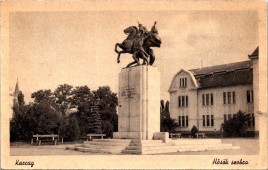 Karcag Hősök szobra