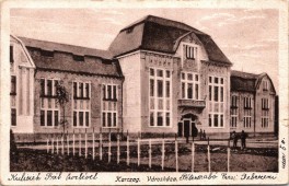 Karczag. Városháza.