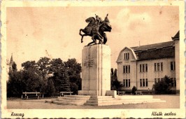 Karcag Hősök szobra
