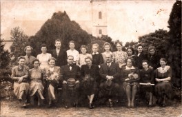 Csoportkép a Kossuth téren