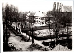 A csengős iskola madártávlatból