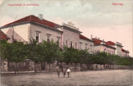 Nagyvendéglő és járásbiróság. Karczag.