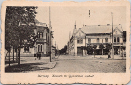 Karczag. Kossuth tér Gymnásium utcával.