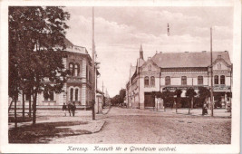 Karczag. Kossuth tér a Gimnázium uccával.
