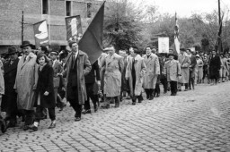 Felvonulók a Kossuth téren
