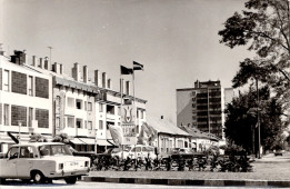 Díszben a Kossuth tér 02.