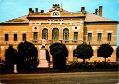 Kunmadaras. Tanácsház