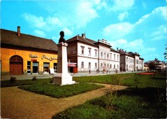 Karcag. Kossuth tér Petőfi Sándor szobrával