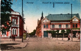 Karczag. Kossuth tér a Gimnázium utcaval.