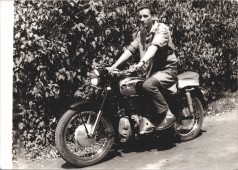 Motorra fel!