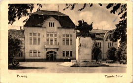 Karcag. Tanácsháza