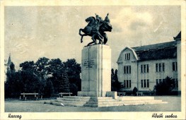 Karcag Hősök szobra