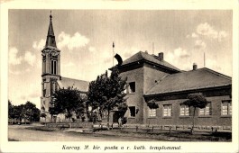 Karcag. M. kir. posta a r. kath. templommal.