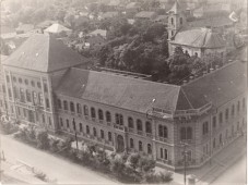 Látképen a gimnázium