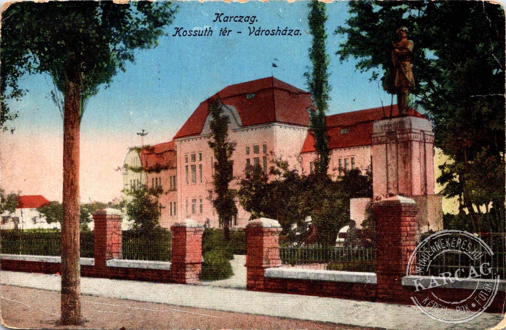 Karczag. Kossuth tér - Városháza.