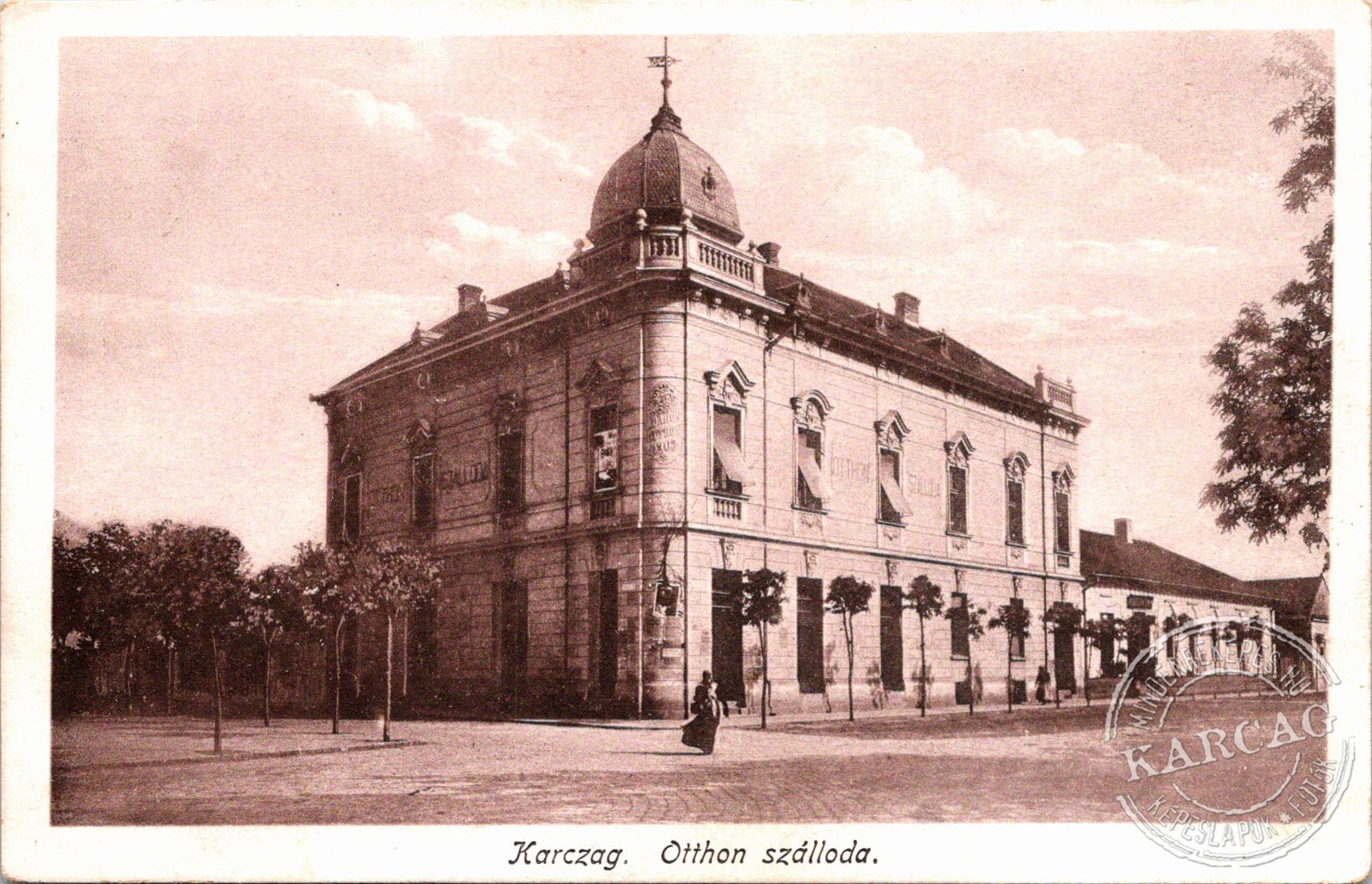 Karczag. Otthon szálloda.