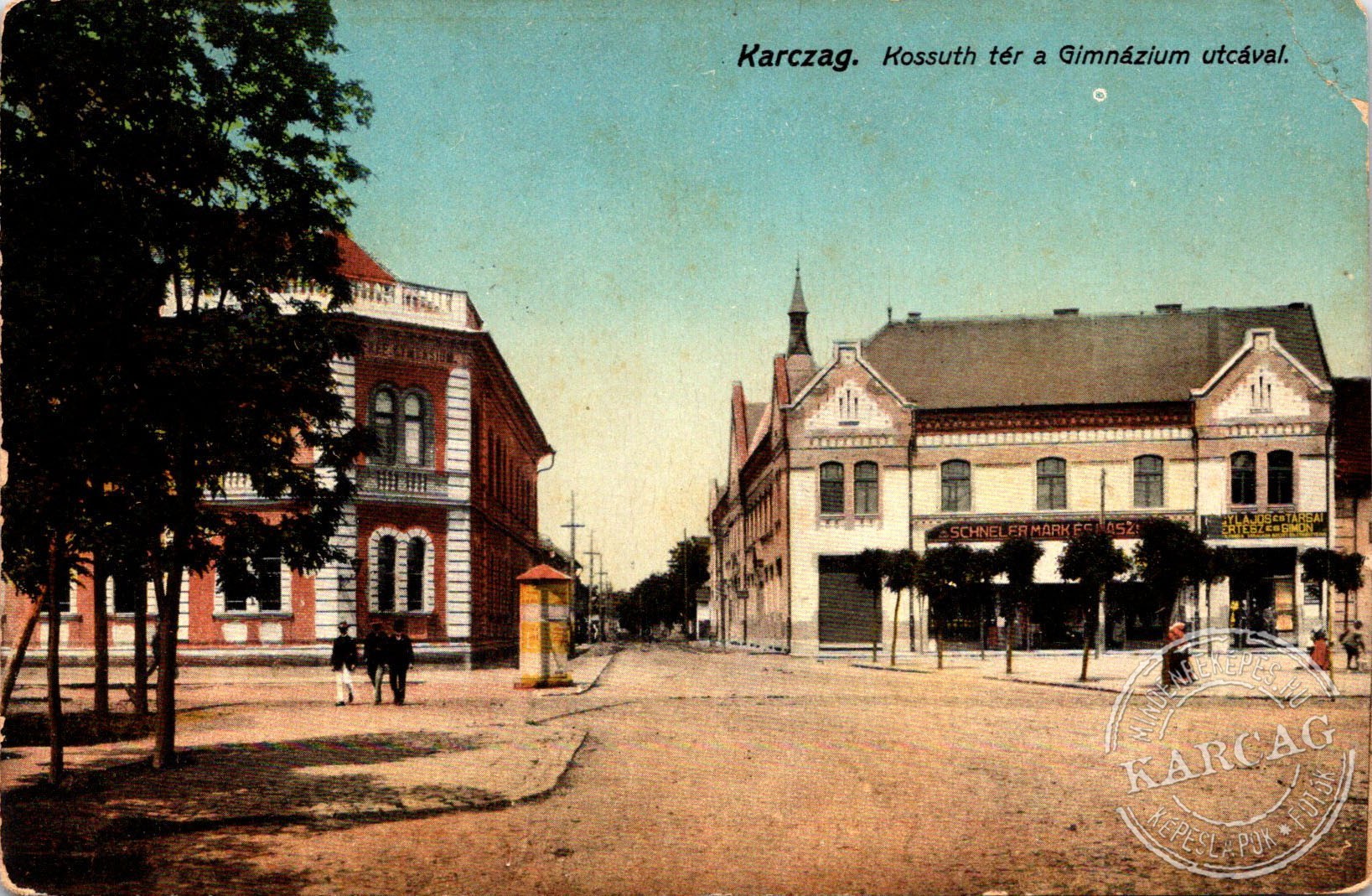 Karczag. Kossuth tér a Gimnázium utcával.