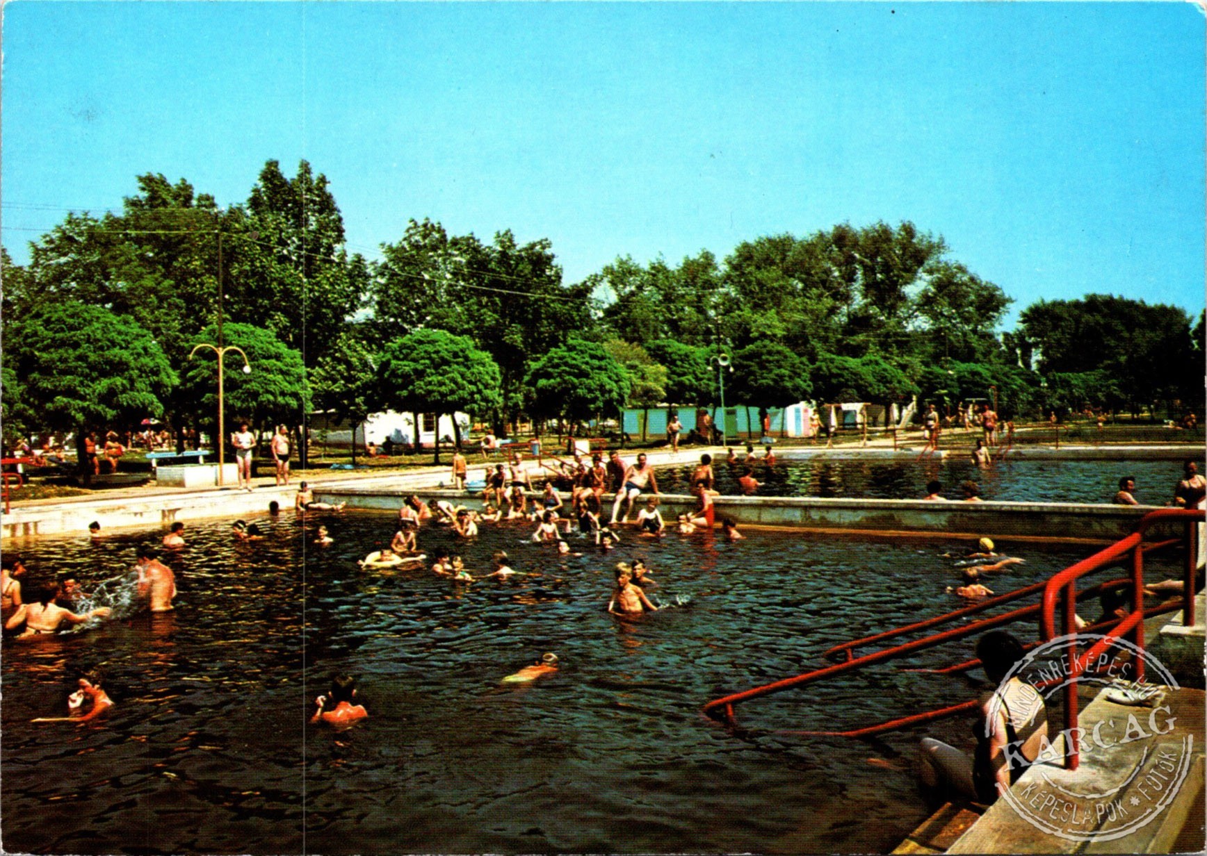 BEREKFÜRDŐ. Strand