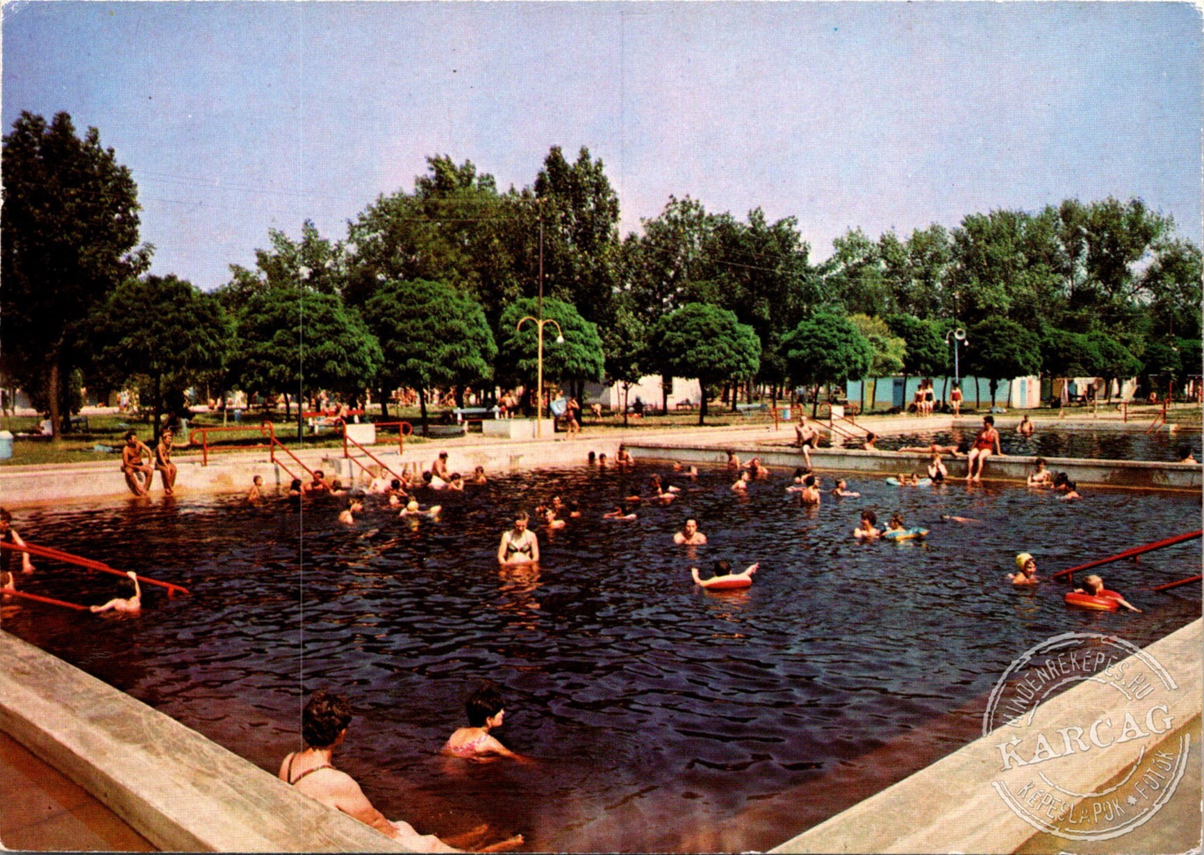 BEREKFÜRDŐ. Strand