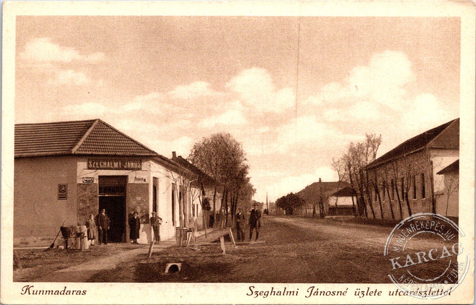 Kunmadaras - Szeghalmi Jánosné üzlete utcarészlettel