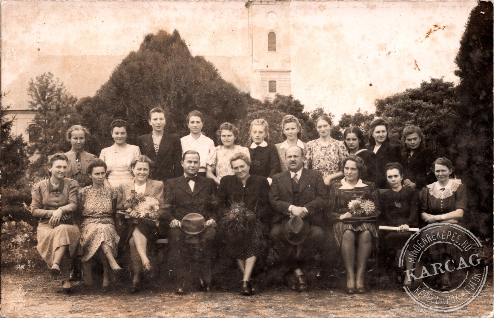 Csoportkép a Kossuth téren