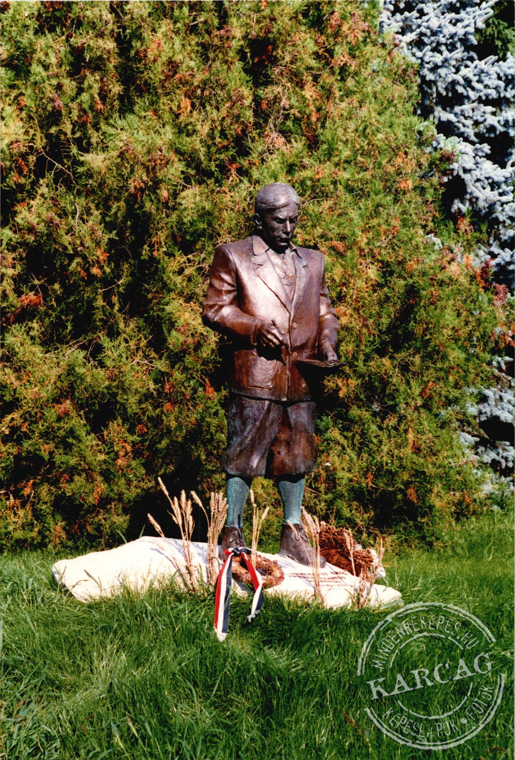Dr. Vezekényi Ernő szobra