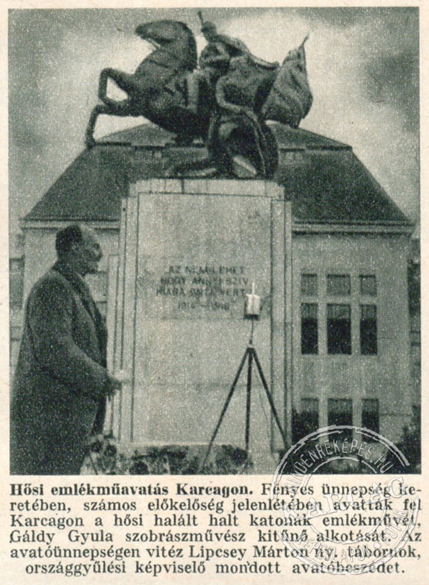 Hősi emlékműavatás Karcagon