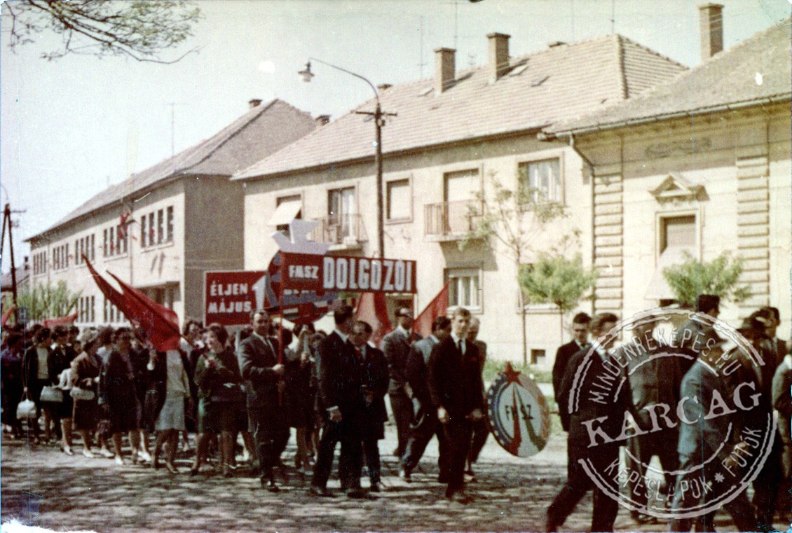 1966 - felvonulás - 01