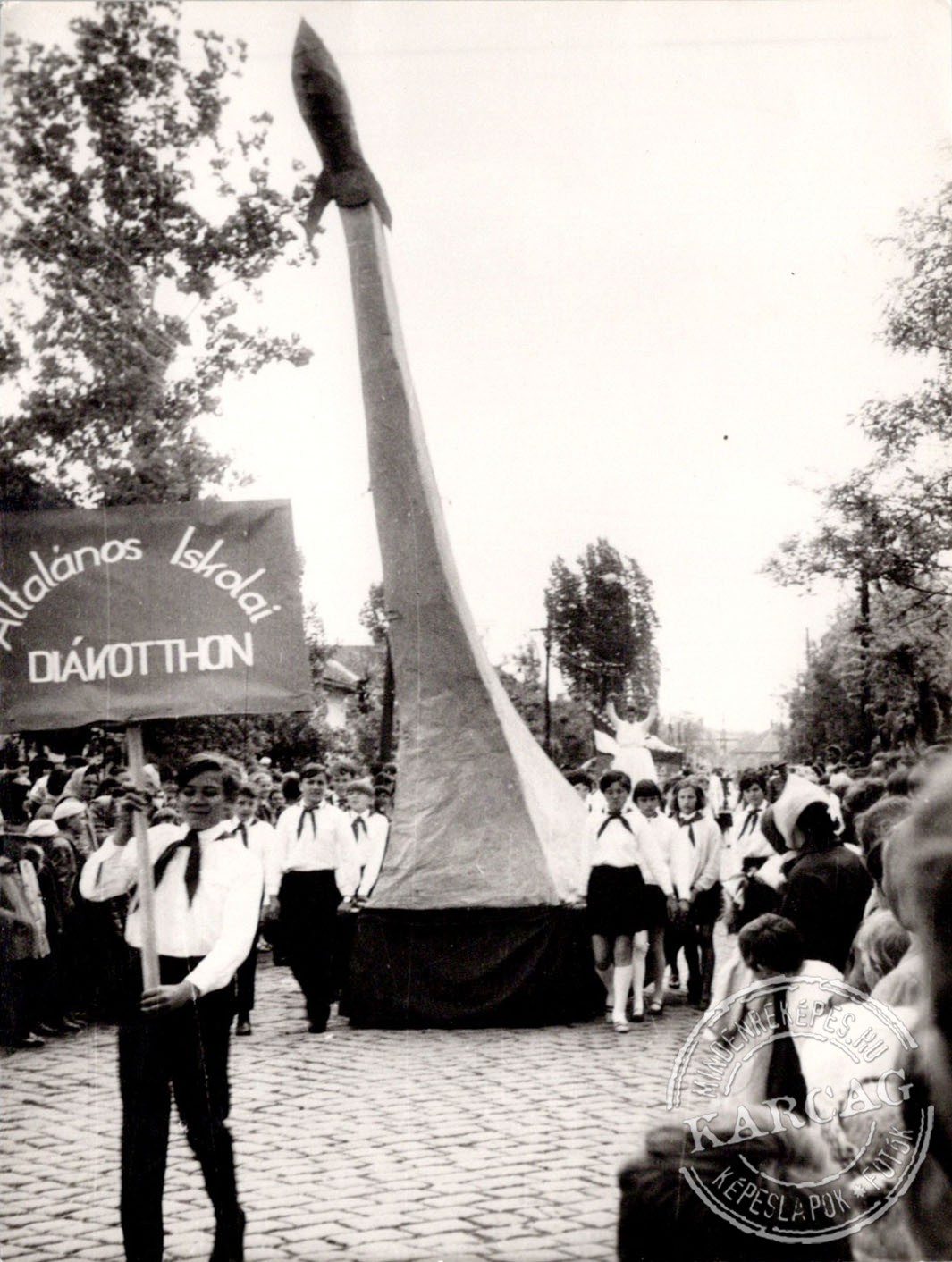 1968 - felvonulás - 11