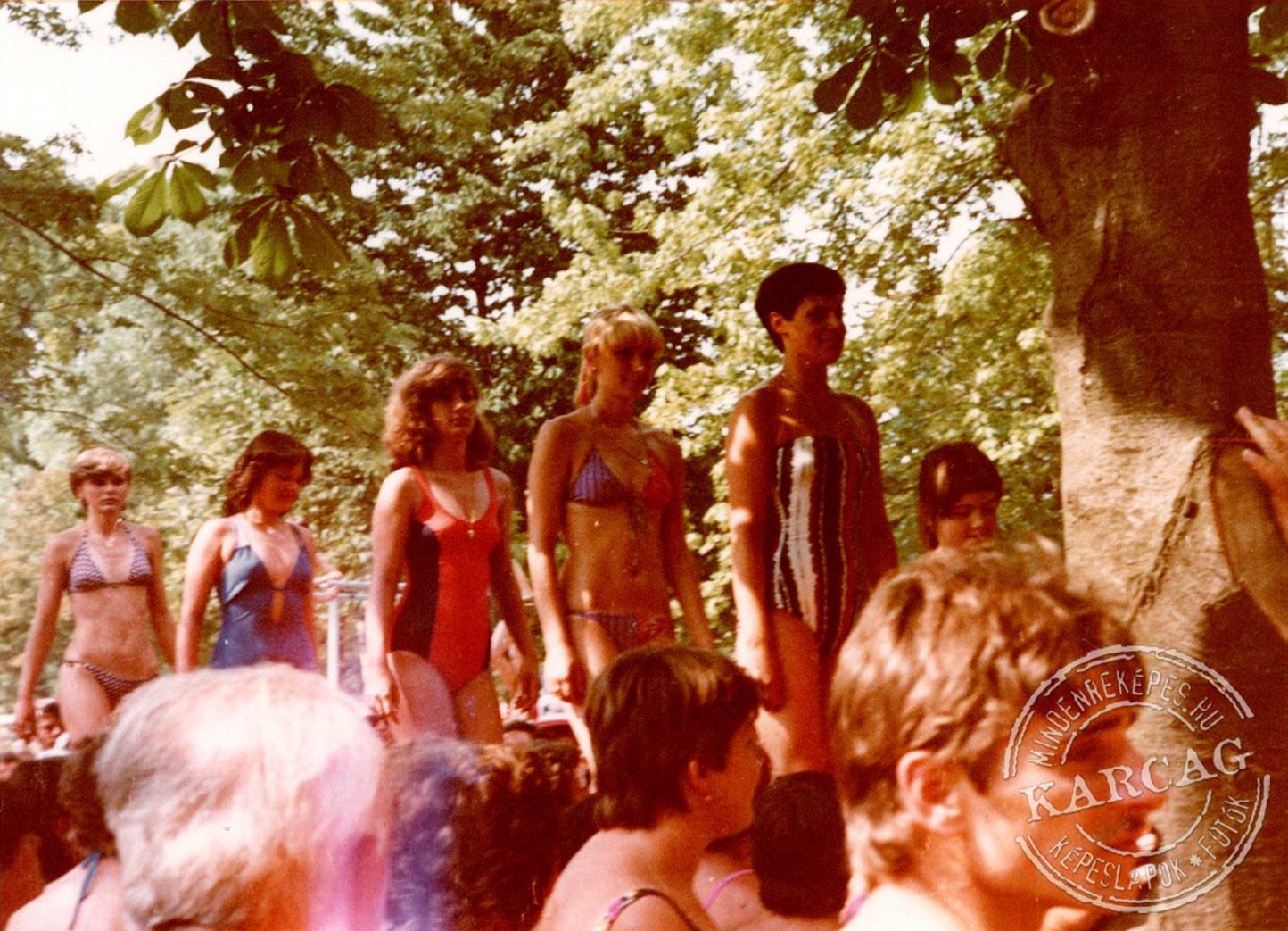 Divatbemutató a strandon - 10
