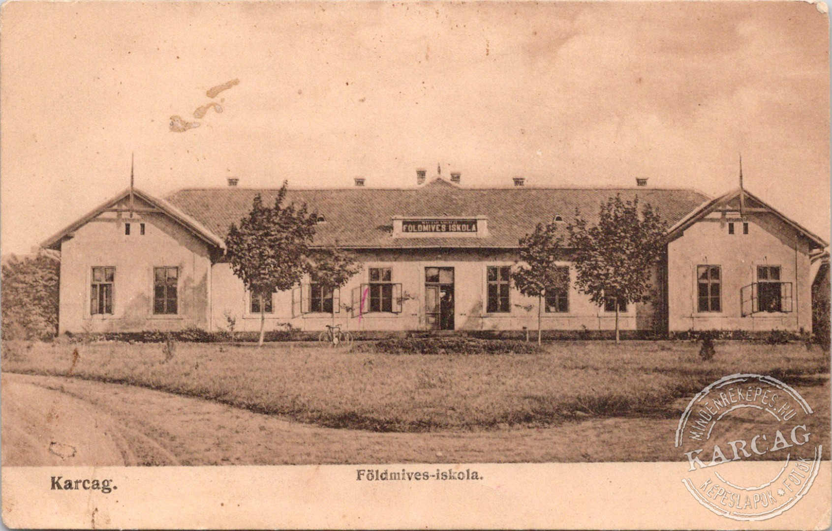 Karcag. Földmives-iskola.