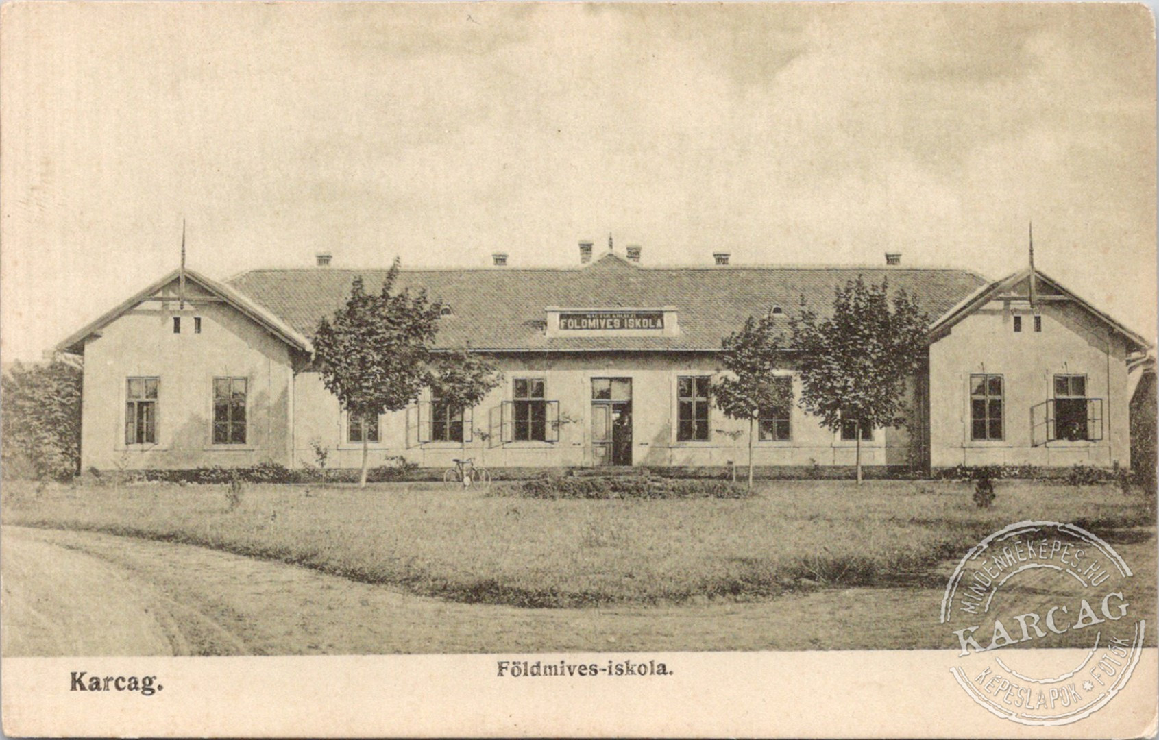 Karcag. Földmives-iskola.