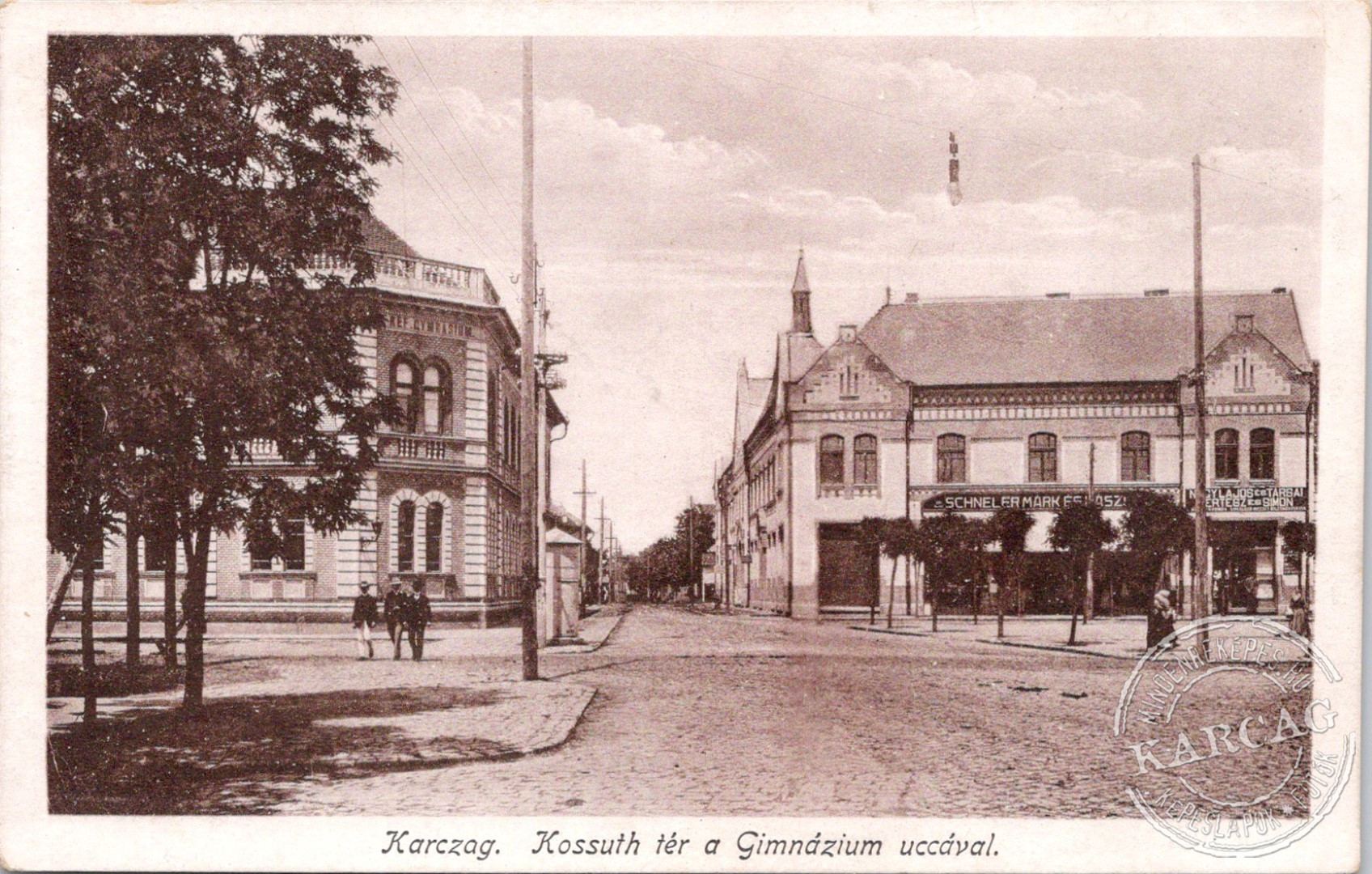 Karczag. Kossuth tér a Gimnázium uccával.