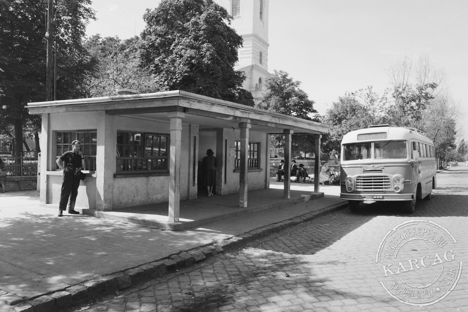 Az autóbusz-állomás 01.
