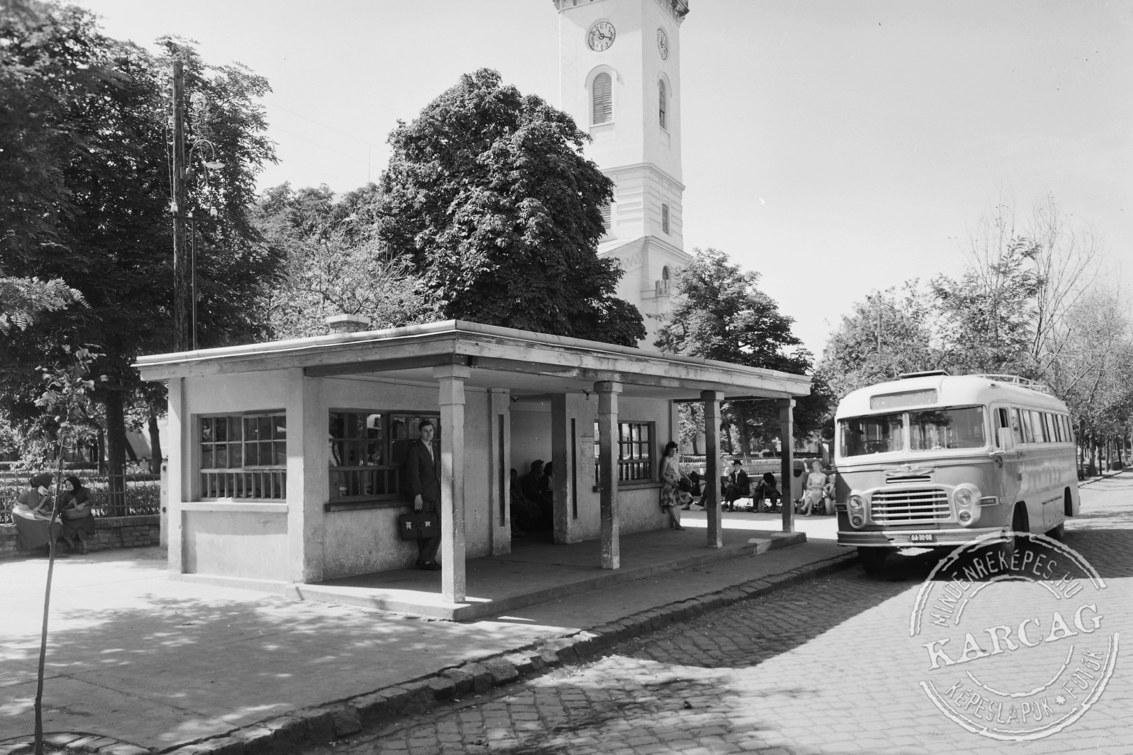 Az autóbusz-állomás 02.