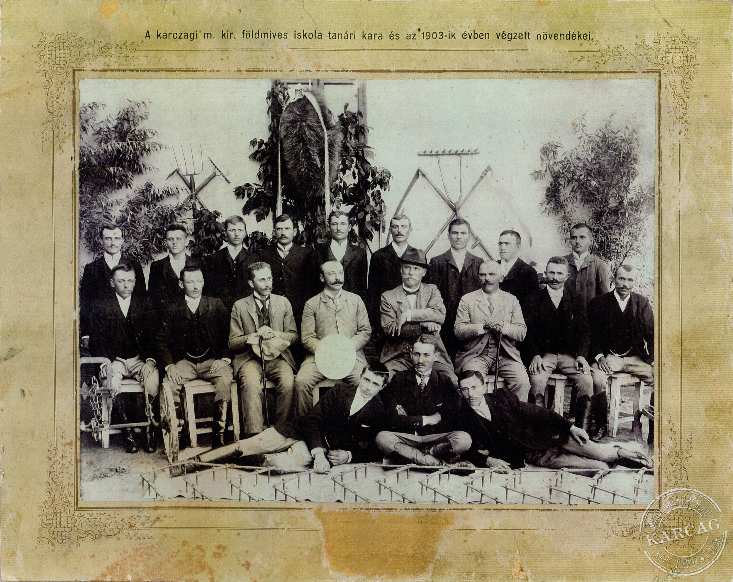 Földmives iskolai csoportkép 1903-ból