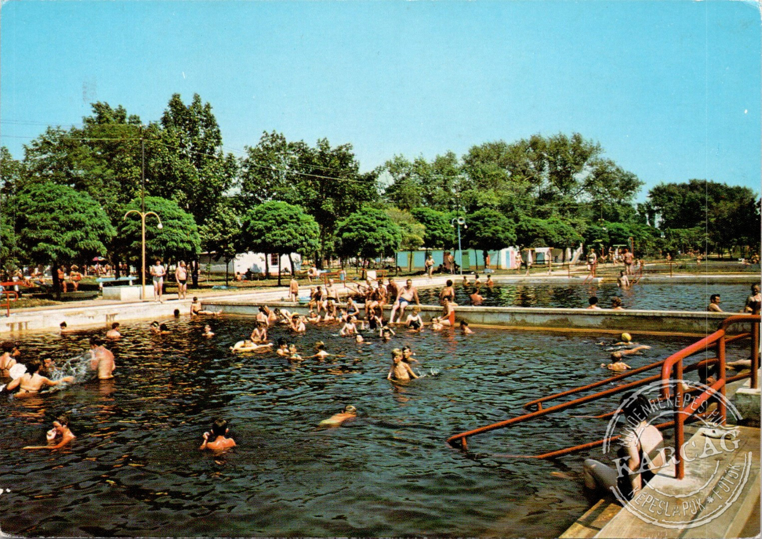 BEREKFÜRDŐ. Strand