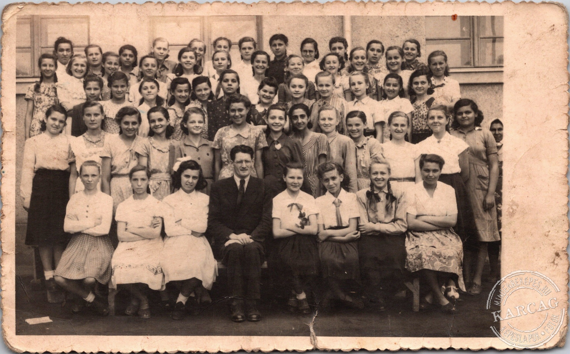 Az osztály létszáma 56 fő