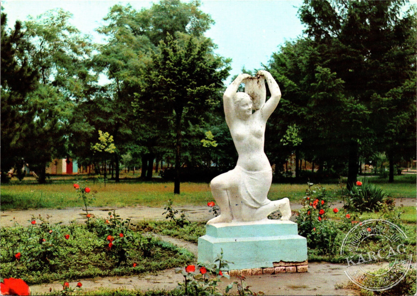Berekfürdő. Park a "Korsós lány" c. szoborral (Sóváry János: 1895-1966)