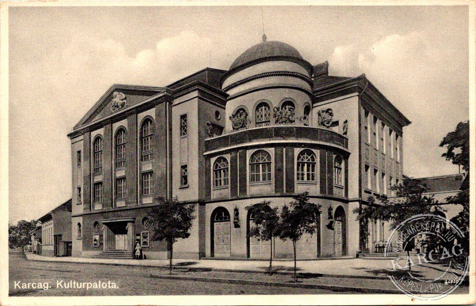 Karcag. Kulturpalota.