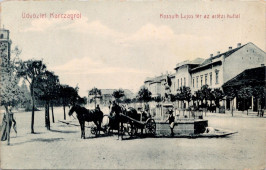 Üdvözlet Karczagról  Kossuth Lajos tér az artézi kuttal