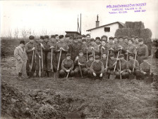 Munkában a katonák 01