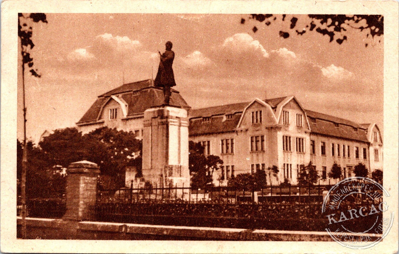 ÜDVÖZLET KARCAGRÓL