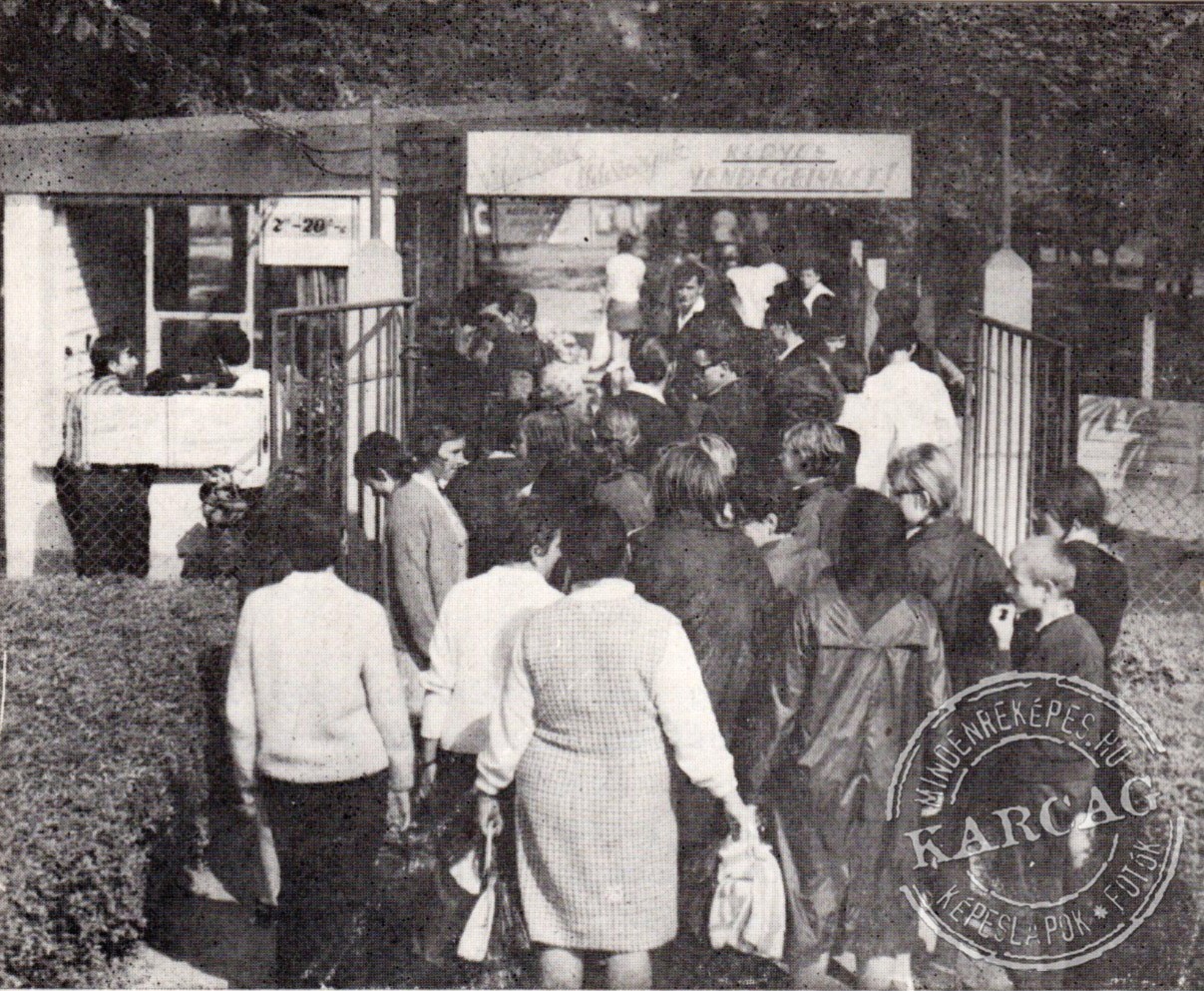 A fürdő bejárata
