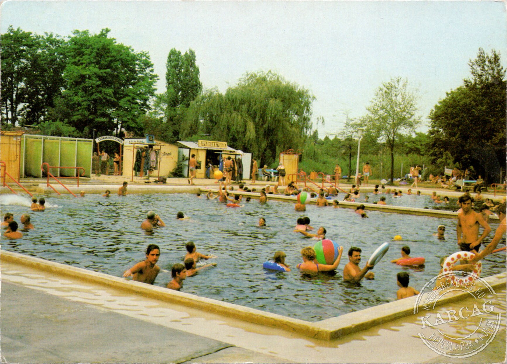 BEREKFÜRDŐ. Strand