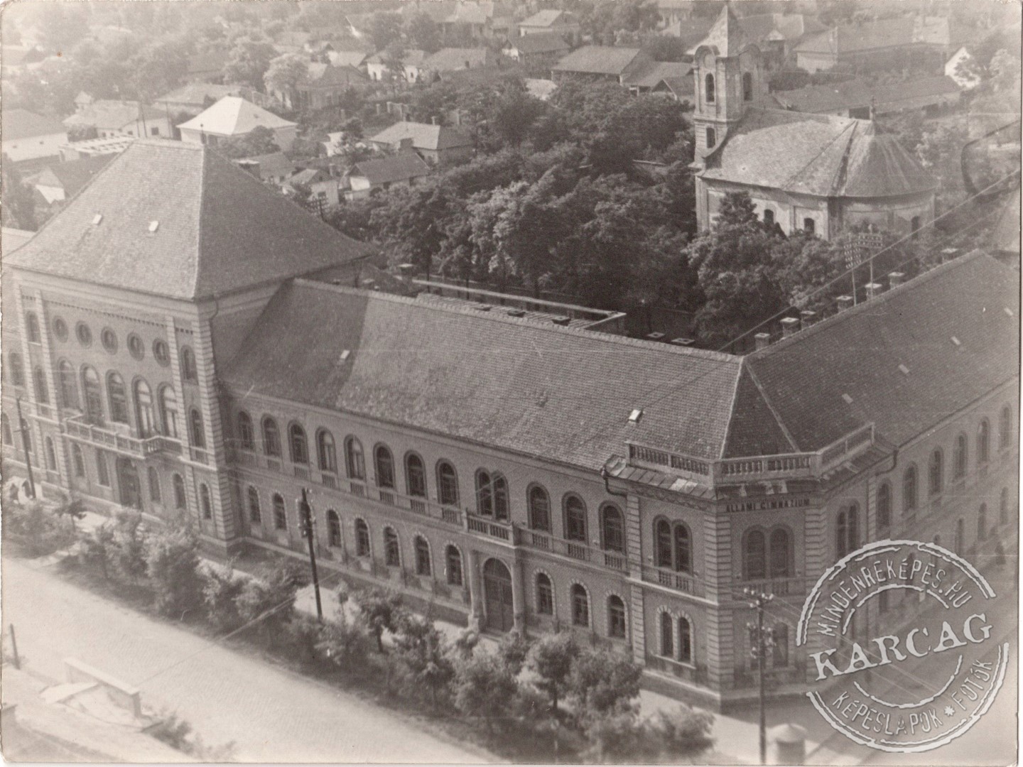 Látképen a gimnázium